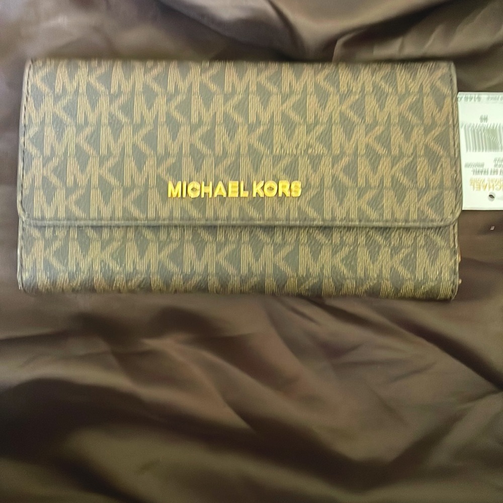 NWT Michael Kors  Travel Wallet